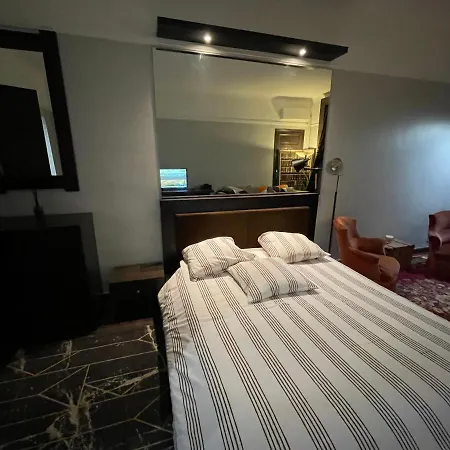 élysées Vip Appartement *